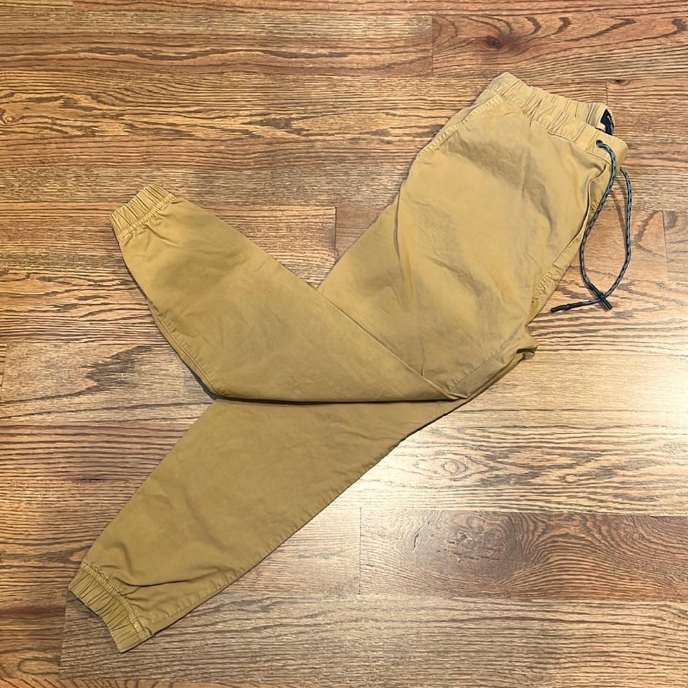Drawstring American Eagle khaki pants; size Small